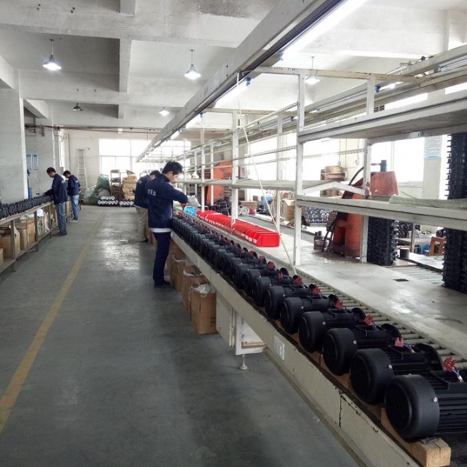 محركات الاستقبال ذات المرحلة الواحدة تعمل بالمكثفات 0.09kw 0.12hp في الحقول الزراعية 9