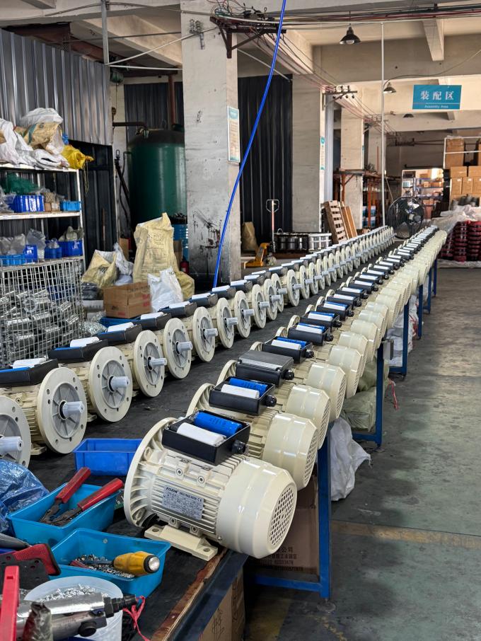 50 هرتز 60 هرتز مقاوم للماء 0.09kw 0.12Hp أربعة قطب محرك كهربائي غير متزامن 380V 1500RPM ثلاثي المراحل مغلقة 220V AC الجهد 1
